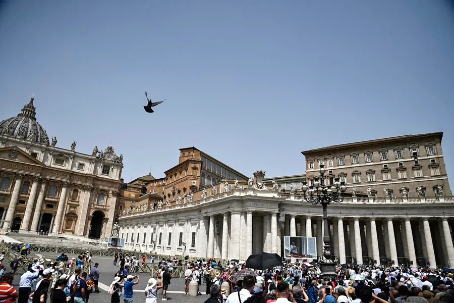 El Vaticano excomulga a Carlo Maria Viganò, duro crítico del papa Francisco