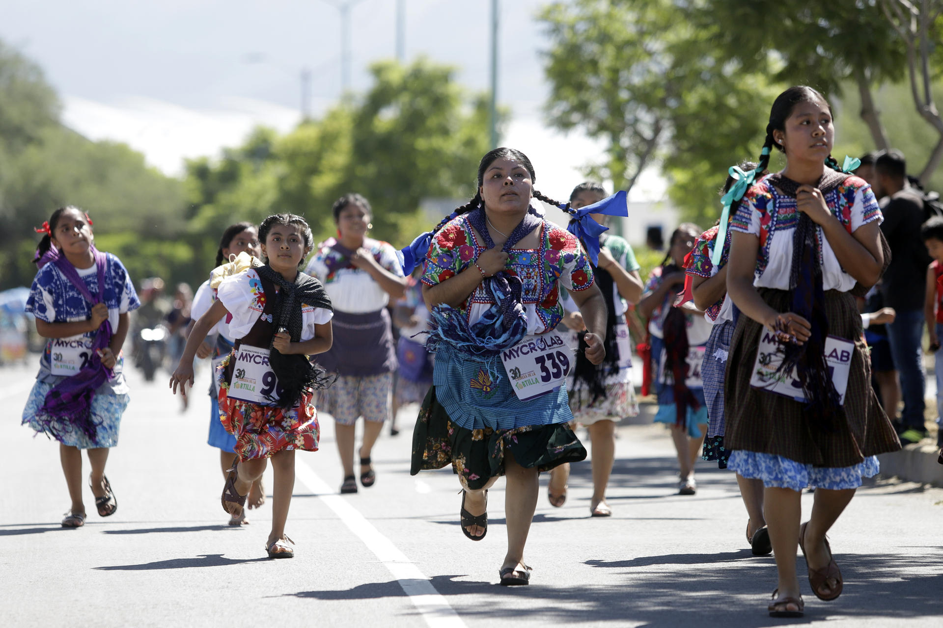 Mujeres mexicanas honran la tradición de la “Carrera de la Tortilla”