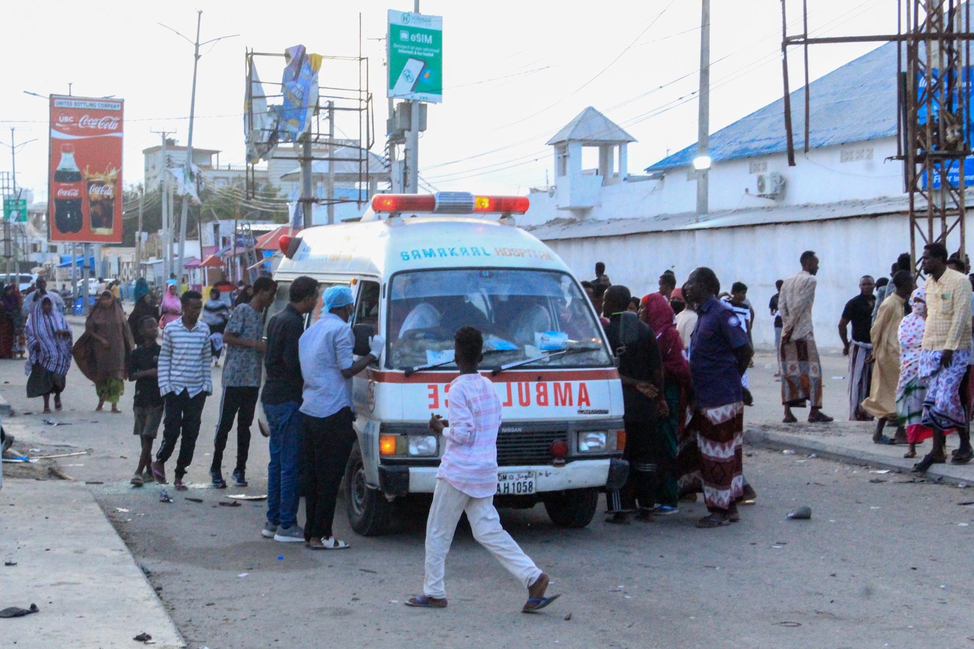 Mueren 32 personas en un atentado en la capital de Somalia