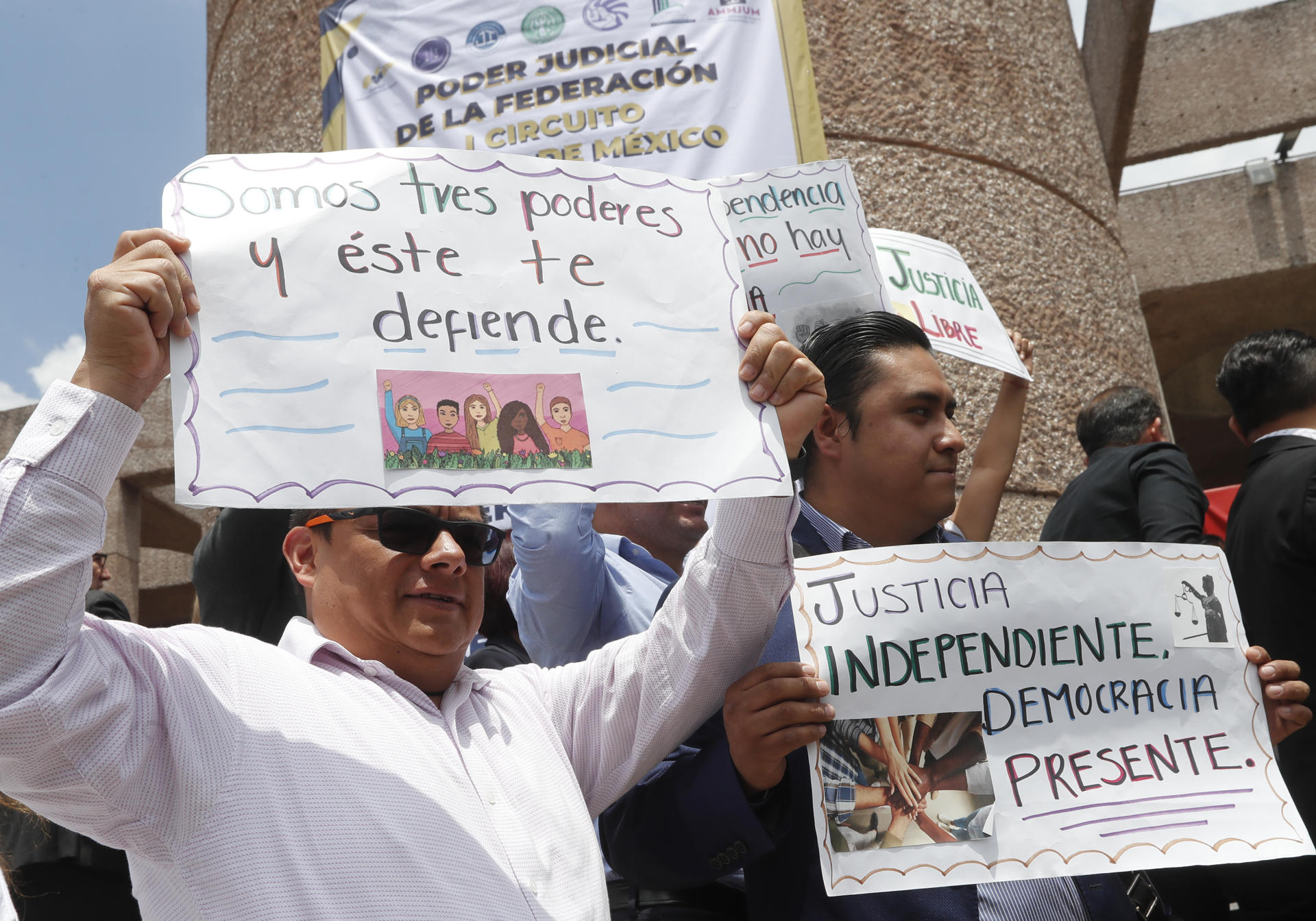 Mexicanos en todo el país protestan contra reforma al Poder Judicial de López Obrador