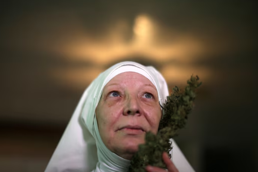 Cómo viven las monjas del cannabis que ayudan a enfermos de ansiedad