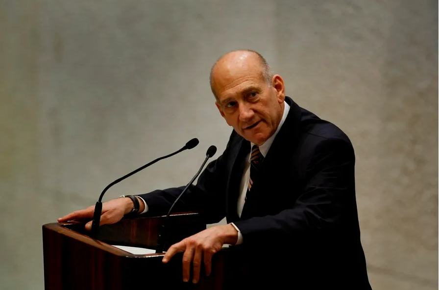 Exprimer ministro Ehud Olmert acusa a Netanyahu de buscar una guerra total