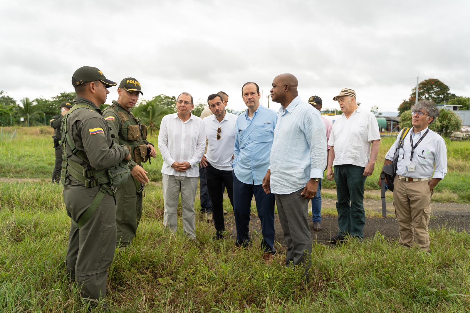 Cancilleres de Colombia y Panamá culminan "fructífera" visita a zona fronteriza del Darién