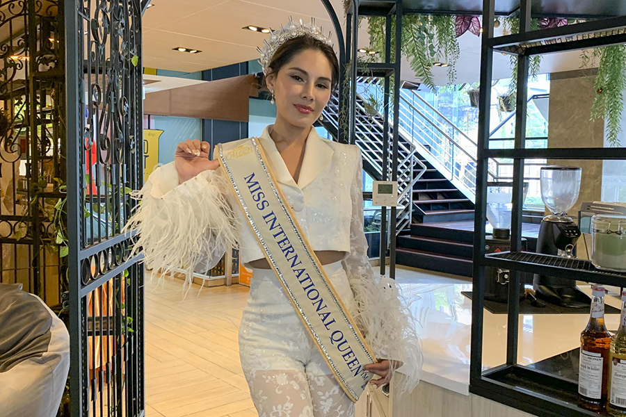 Coronan a la miss peruana Catalina Marsano en Tailandia como la trans más bella del mundo