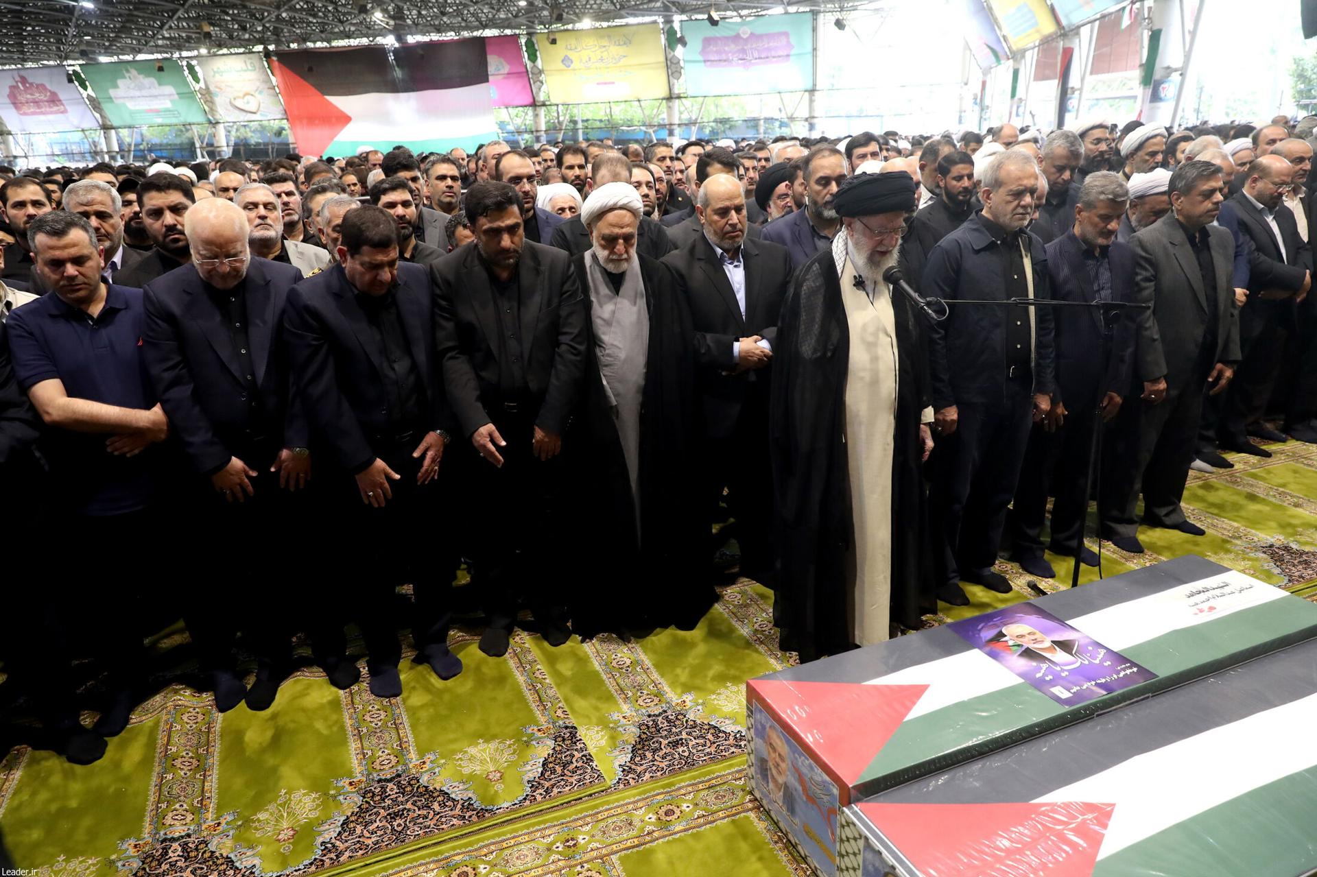 Irán celebra funeral de líder de Hamas mientras calibra respuesta a ataques en Teherán y Beirut