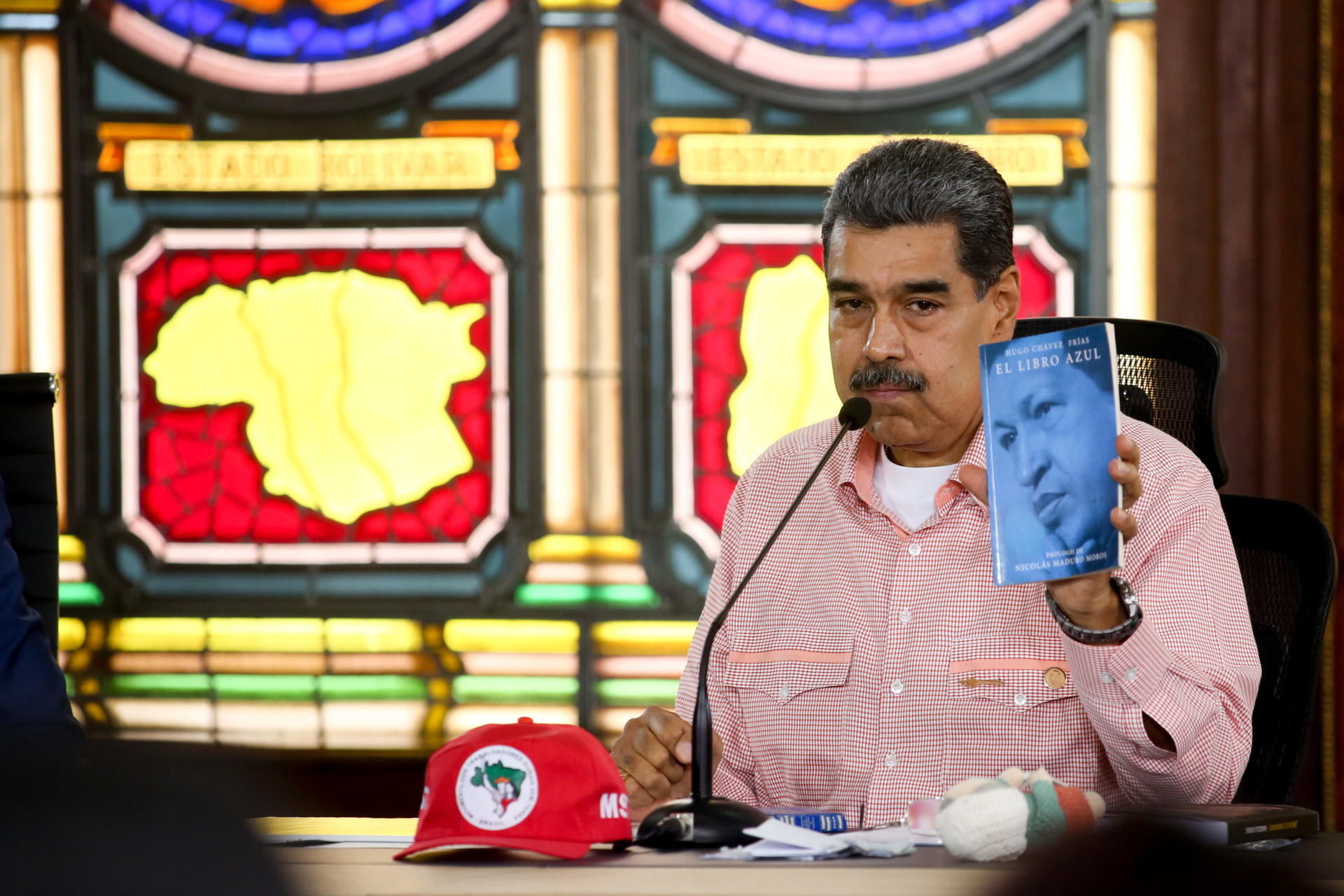 Maduro cambia su gabinete y oposición denuncia acoso judicial contra González