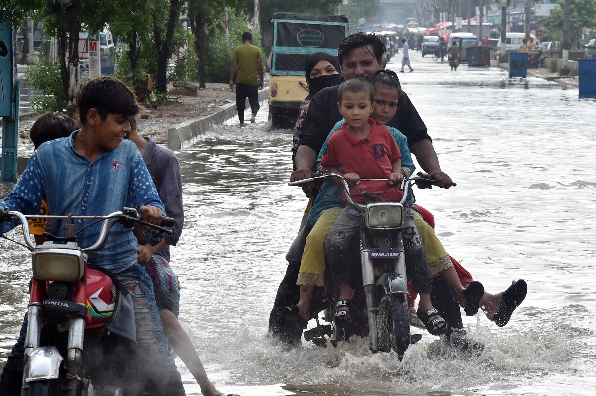 Fuertes lluvias dejan más de 200 muertos en Pakistán