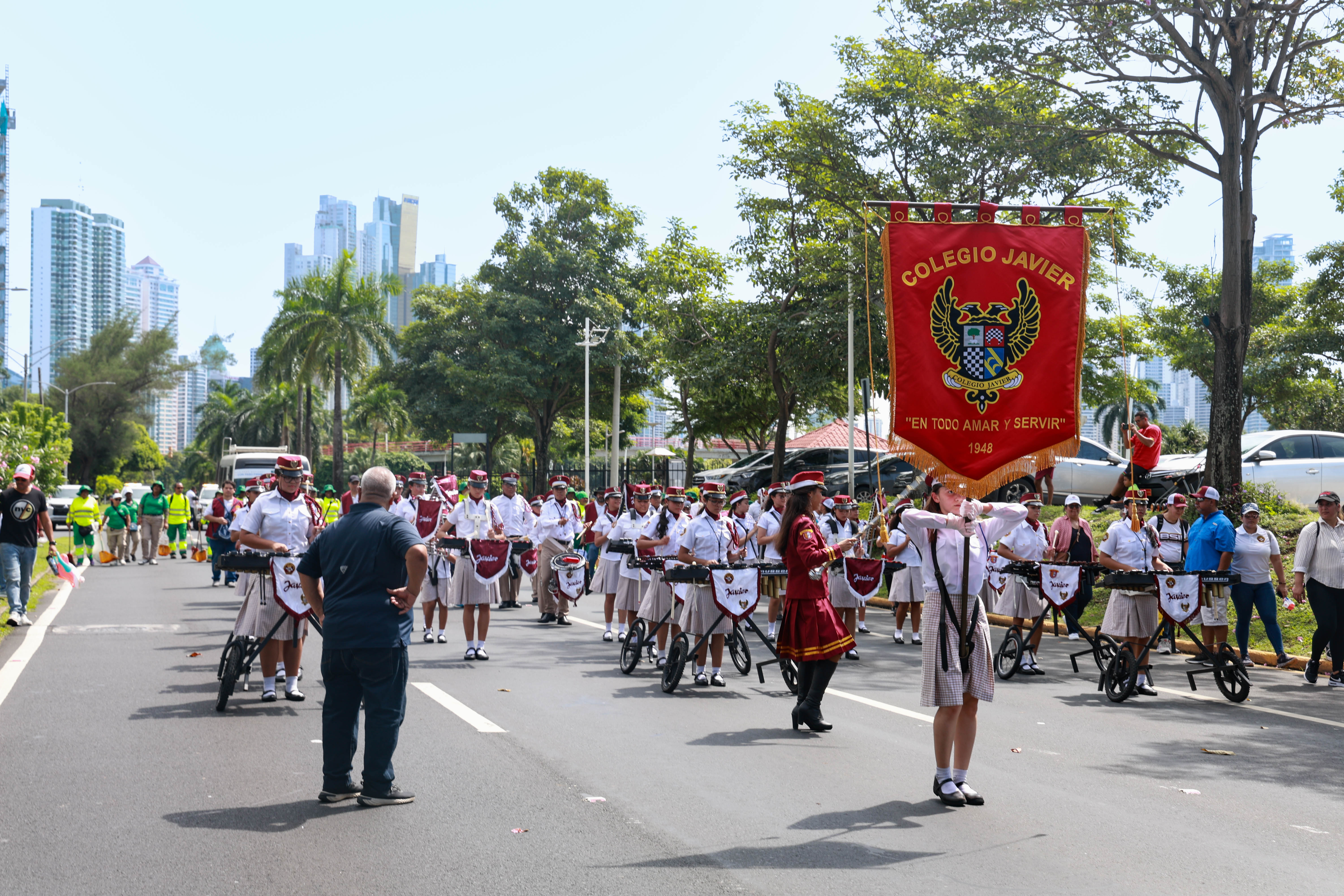 Desfile por la democracia recorrió la Cinta Costera