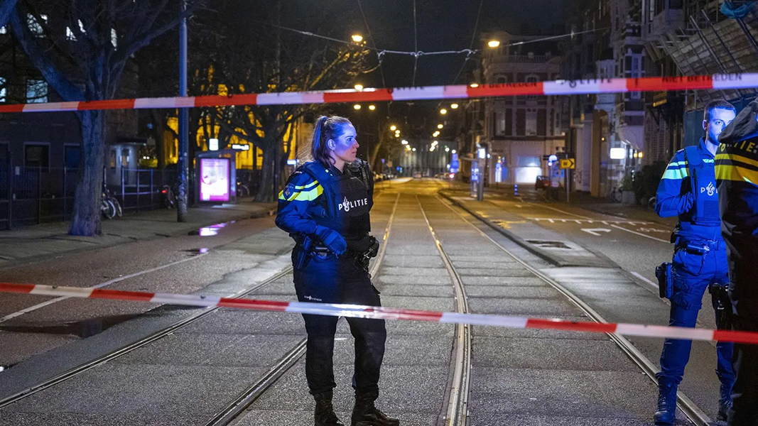 Muere hombre apuñalado por islamista en Rotterdam