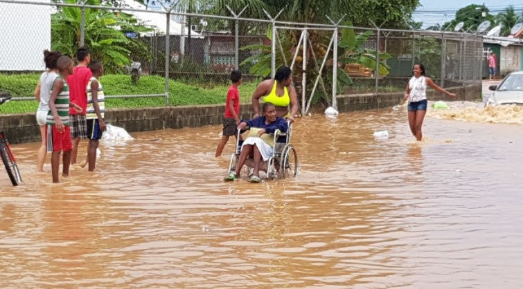 Paso de onda tropical por el país deja múltiples inundaciones