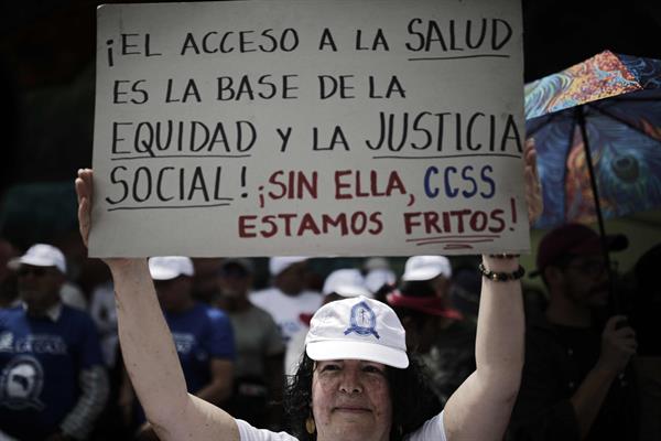 Detienen a ocho directivos de Seguro Social por corrupción en Costa Rica