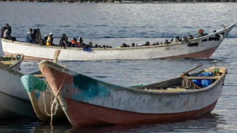 Hallan barco con 30 cadáveres en Senegal