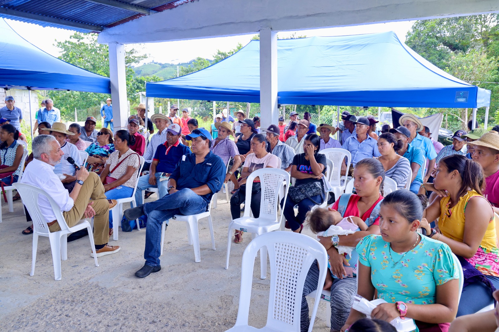 Administrador del Canal, Ricaurte Vásquez en Río Indio.