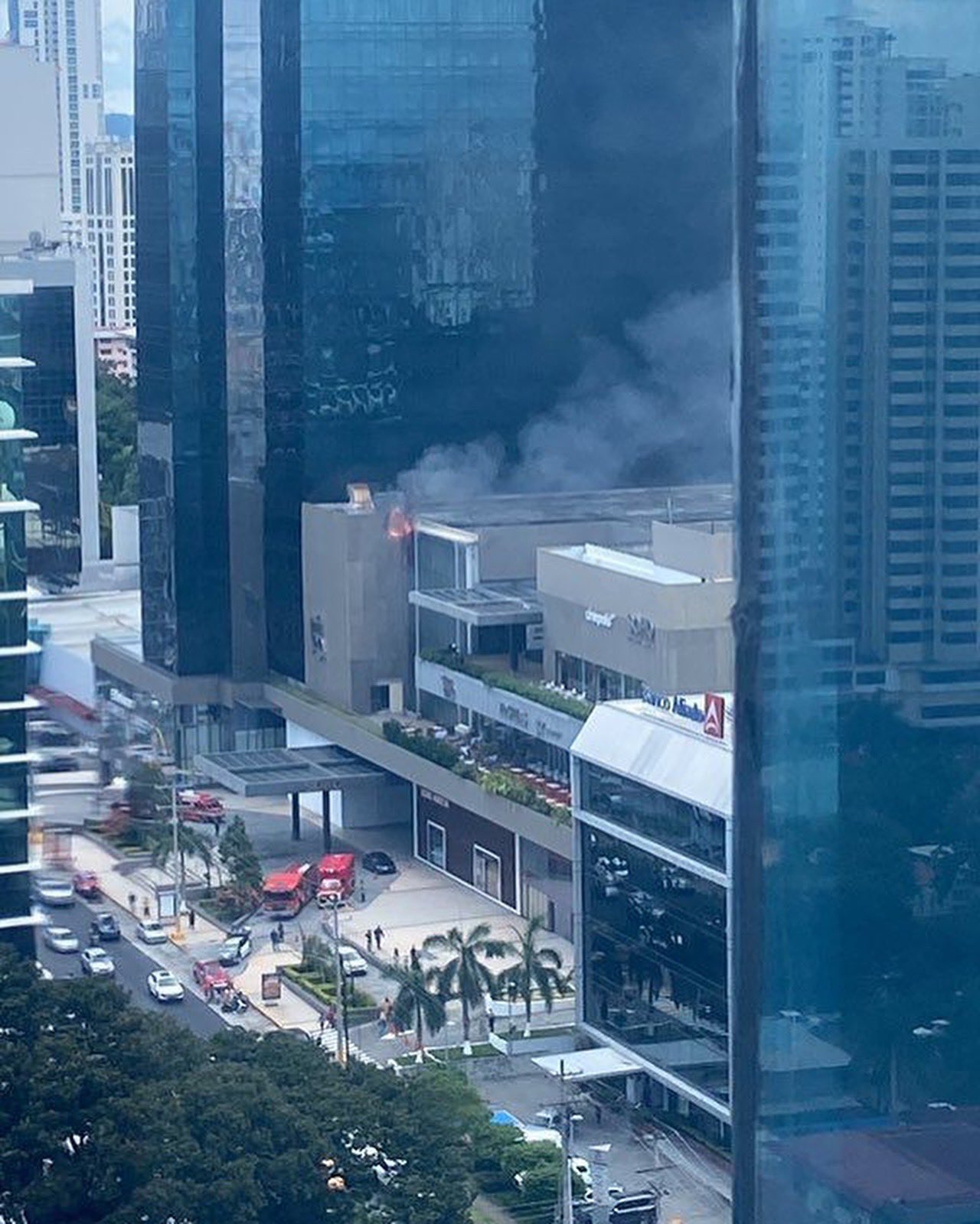 Incendio en el tercer piso de Soho Mall, en Calle 50