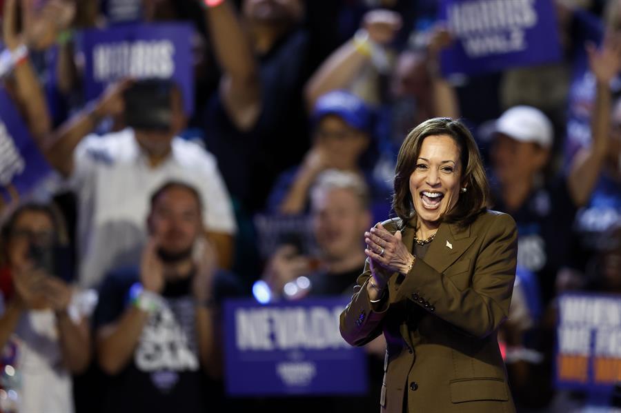 Harris lanza estrategia junto a Barack y Michelle Obama en estados clave