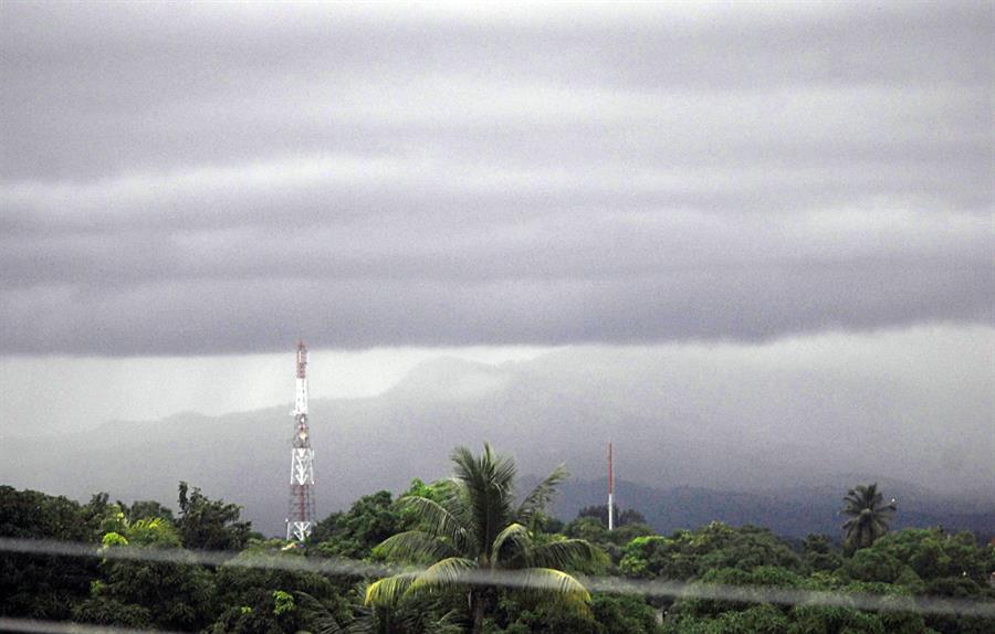 La tormenta tropical Oscar sigue este lunes azotando Cuba