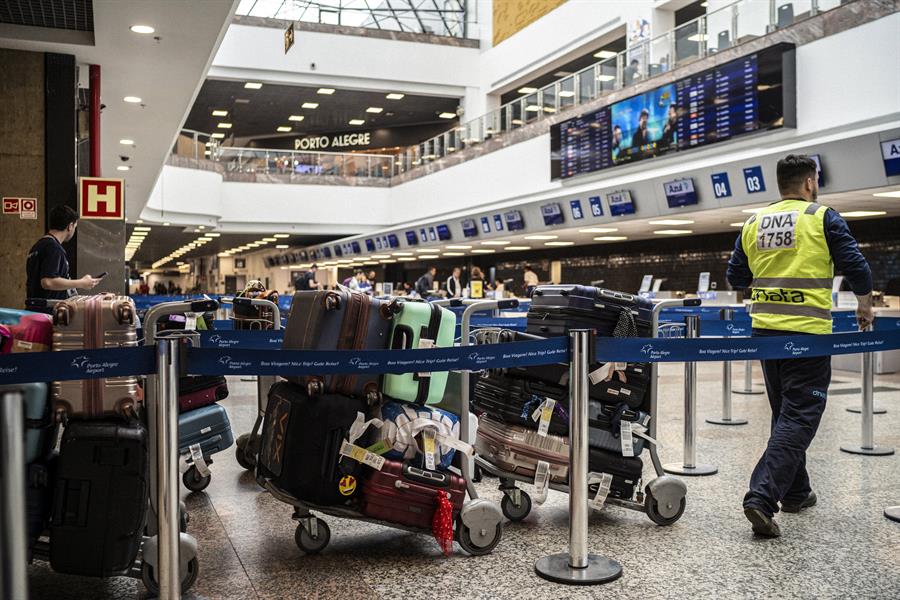 Aeropuerto de Porto Alegre vuelve a operar cinco meses después de las inundaciones