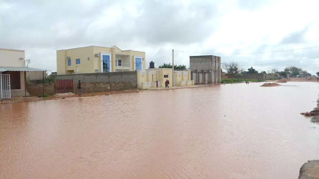 Suman 330 los fallecidos por inundaciones en Níger 