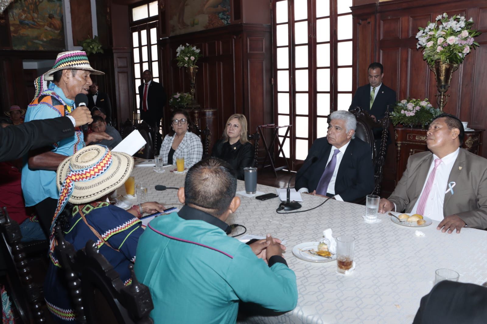 Cacica presenta a Mulino plan de gobierno de la comarca Ngäbe Buglé 