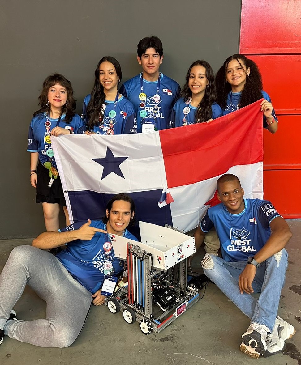 Panamá hace historia en competencia mundial de robótica