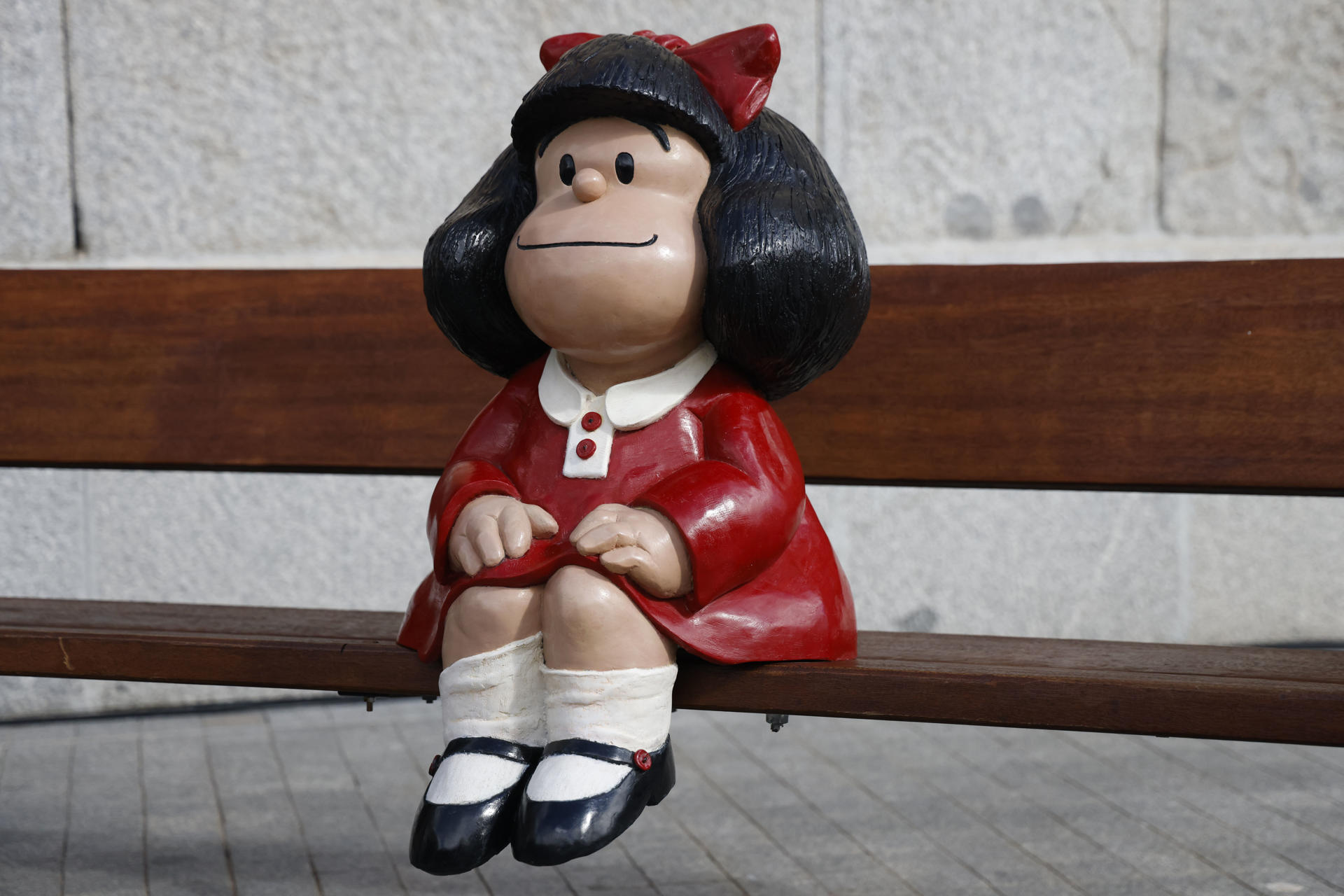 Escultura de Mafalda en Madrid recuerda que Quino "fue feliz" en la capital española