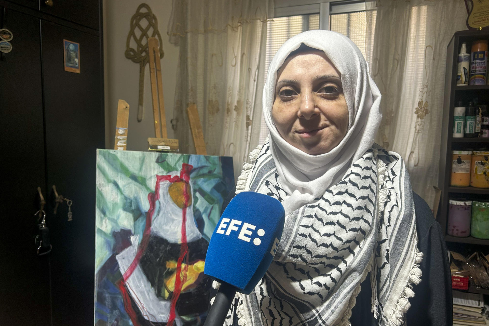 Pintar Palestina, compromiso de una artista para reclamar la paz desde el Líbano en guerra