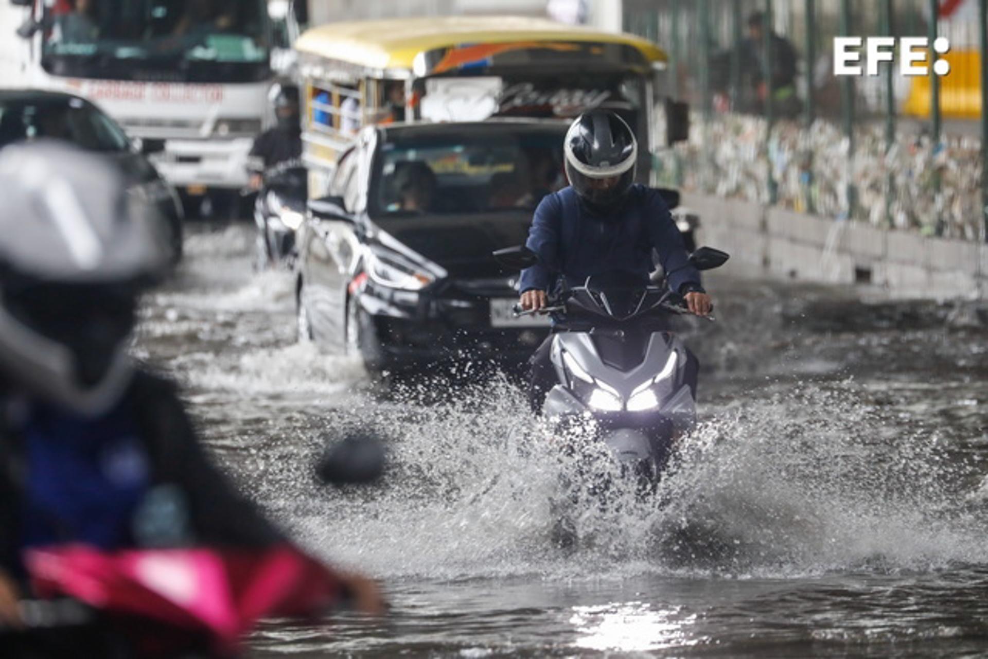 Tormenta Trami toca tierra en Filipinas dejando al menos siete muertos y siete desaparecidos