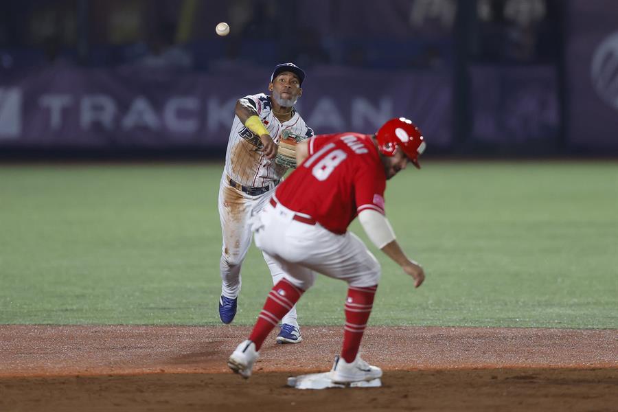 Panamá vence 3-2 a México en tercera jornada del Premier 12