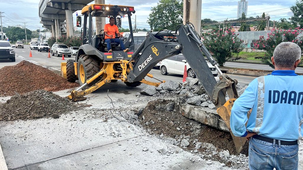 Rotura de tubería en la Transístmica afecta suministro de agua en la capital