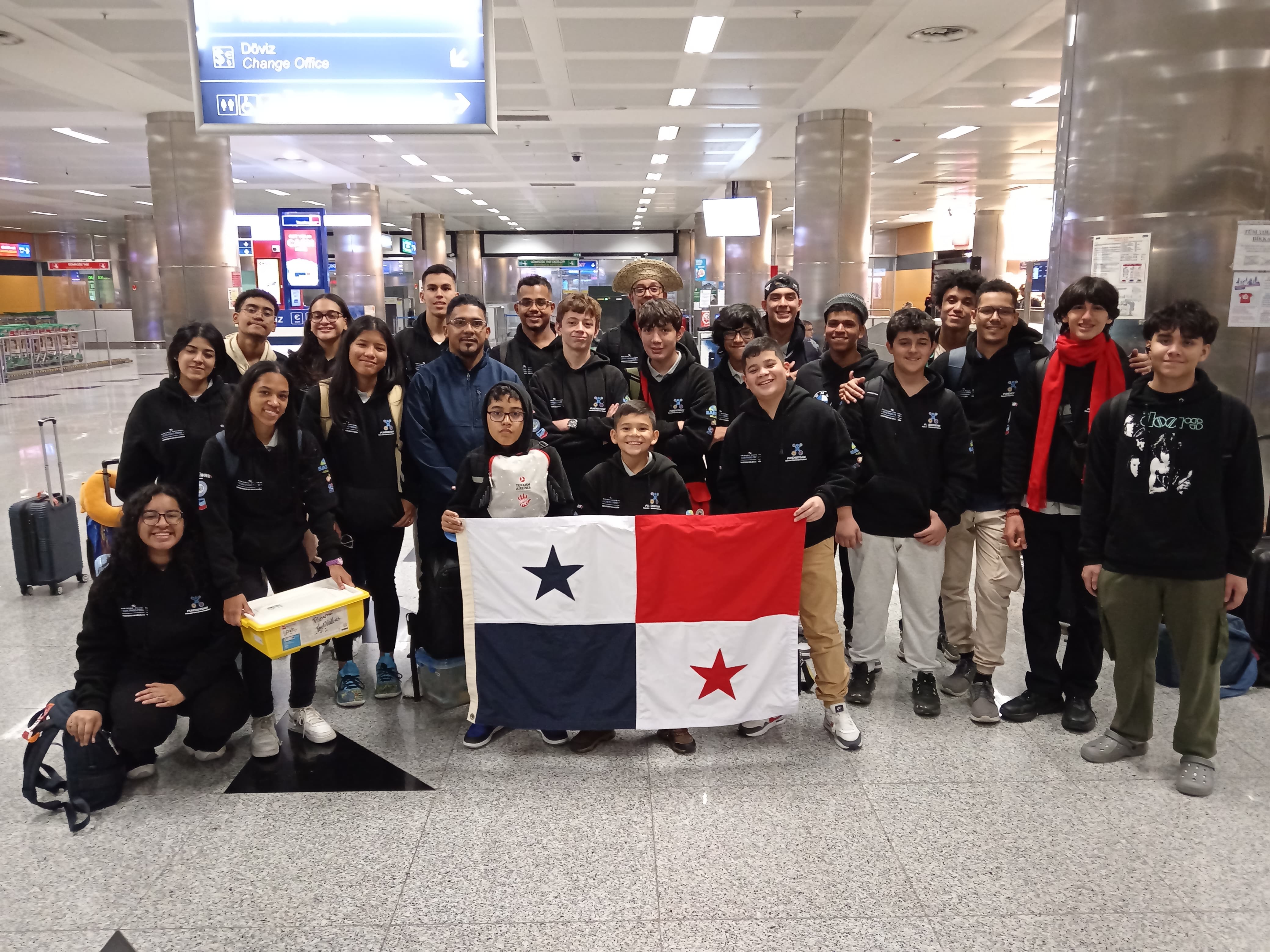 Equipo de robótica ya está en Turquía listo para Olimpiada Mundial