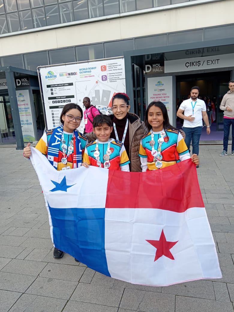 Panamá entre los seis mejores del mundo en Olimpiada de Robótica en Turquía