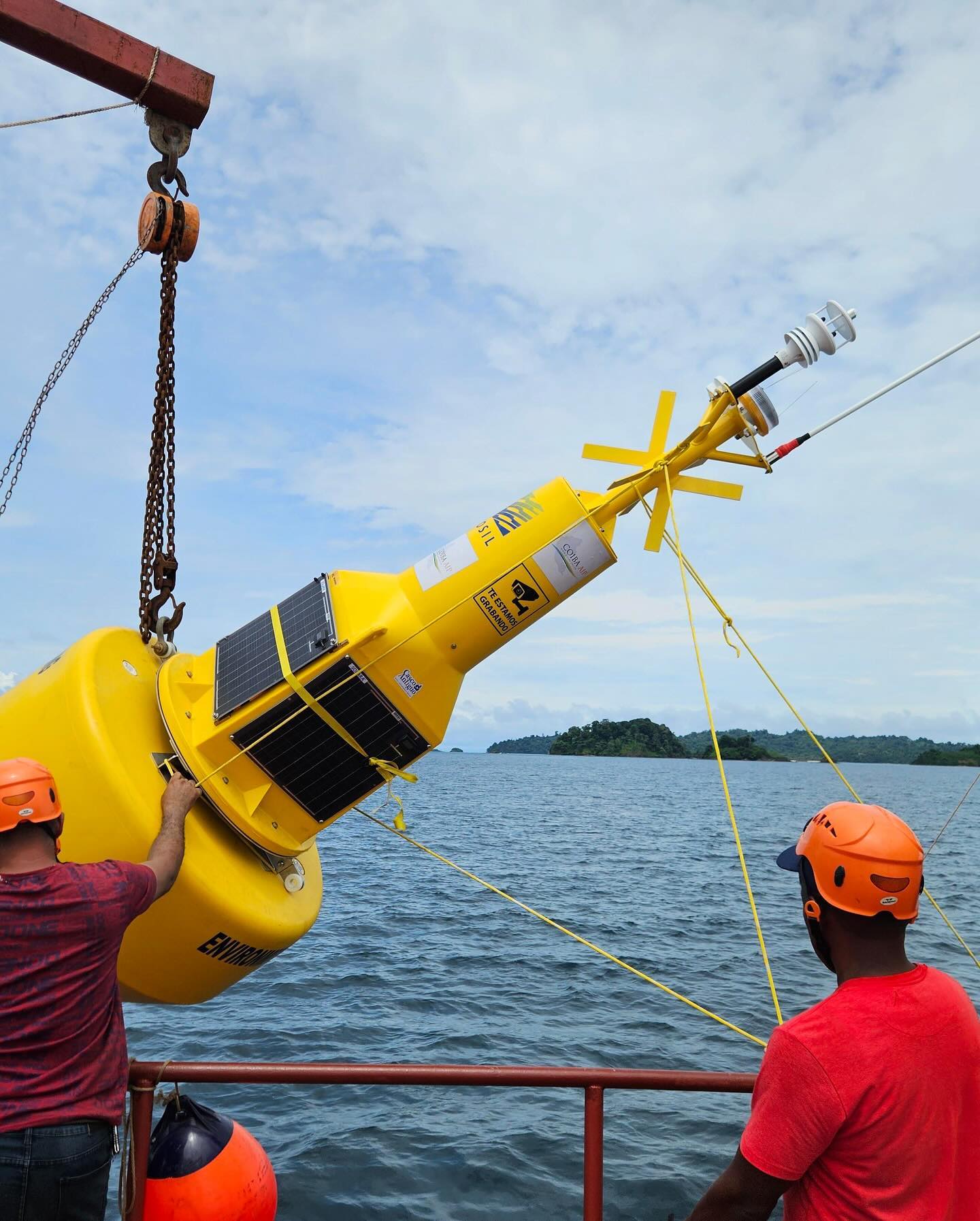 Panamá instala primera boya oceanográfica del Pacífico insular