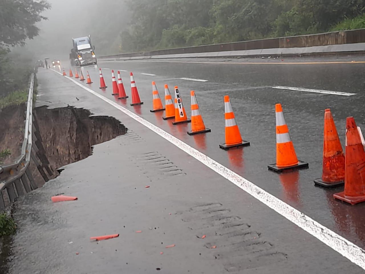 Tramo de la Panamericana se hunde a la altura de Tolé