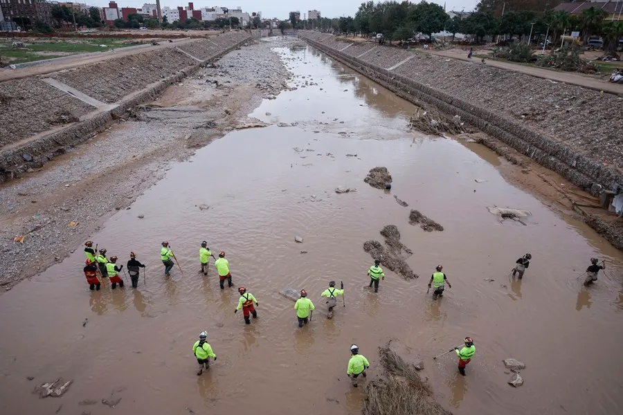 Sigue la búsqueda de víctimas de la lluvia torrencial que arrasó la provincia de Valencia