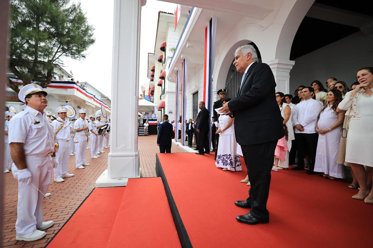 Presidente y altas figuras del gobierno participan en actos conmemorativos