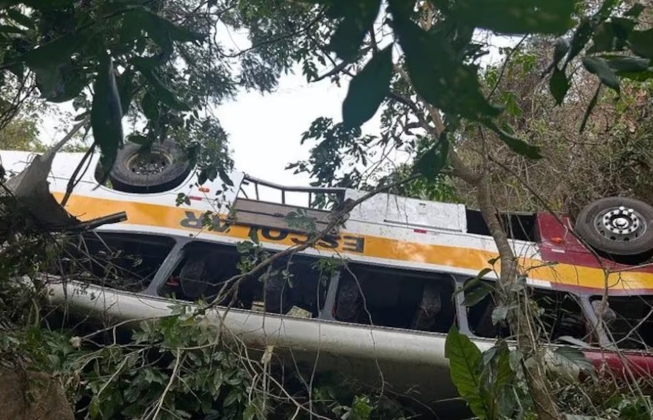 Al menos 23 personas murieron en accidente de autobús escolar en Brasil