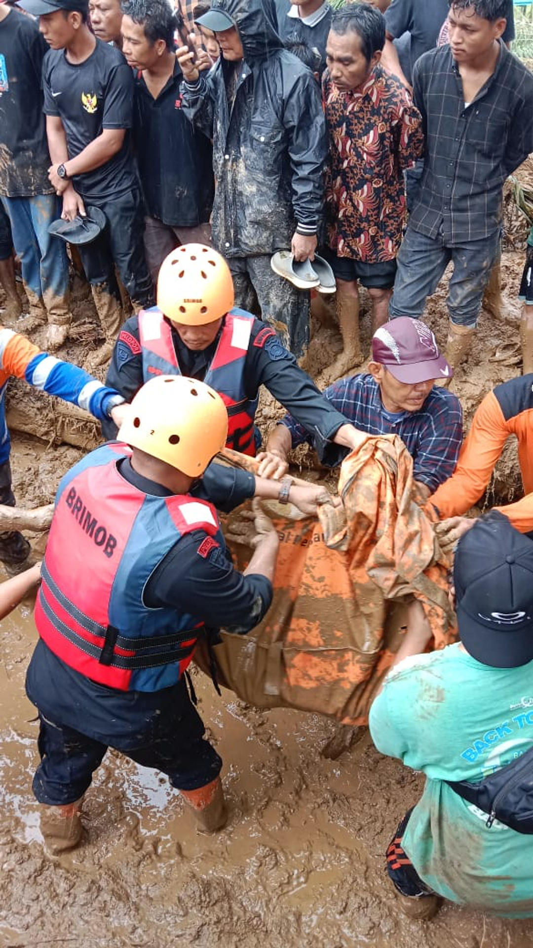 Al menos 16 muertos y siete desaparecidos por inundaciones en Indonesia