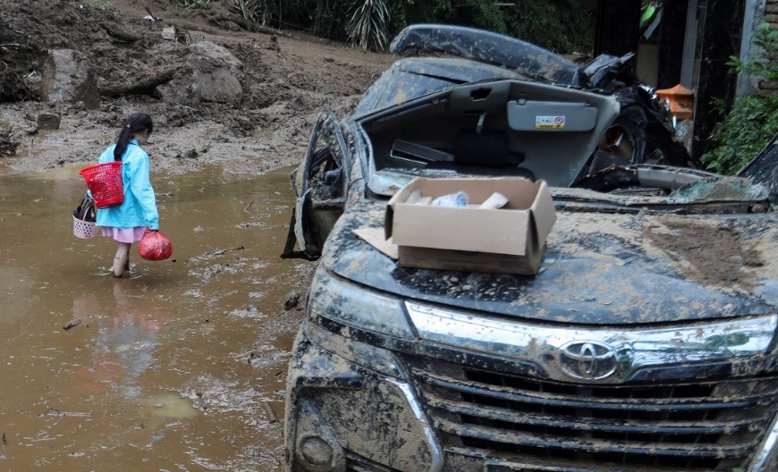 Fuertes lluvias en Indonesia dejan al menos 20 muertos