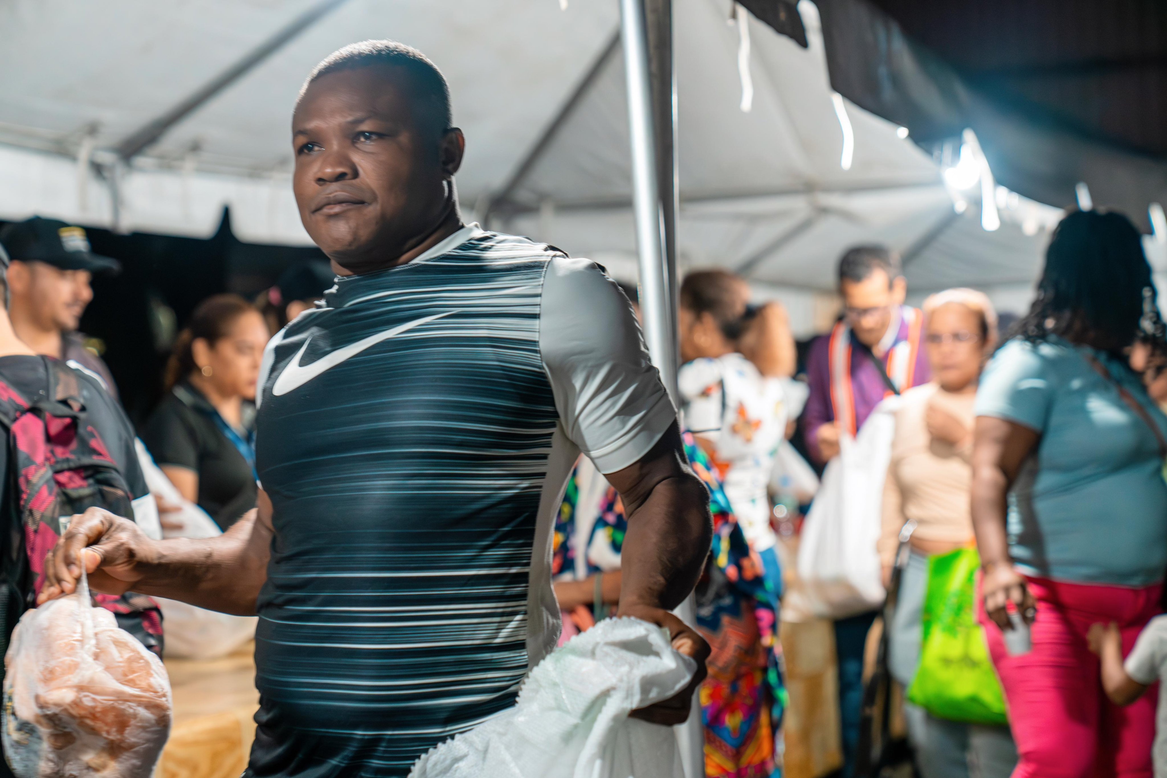 No alcanzó el jamón ante la avalancha de personas en la naviferia en San Miguelito