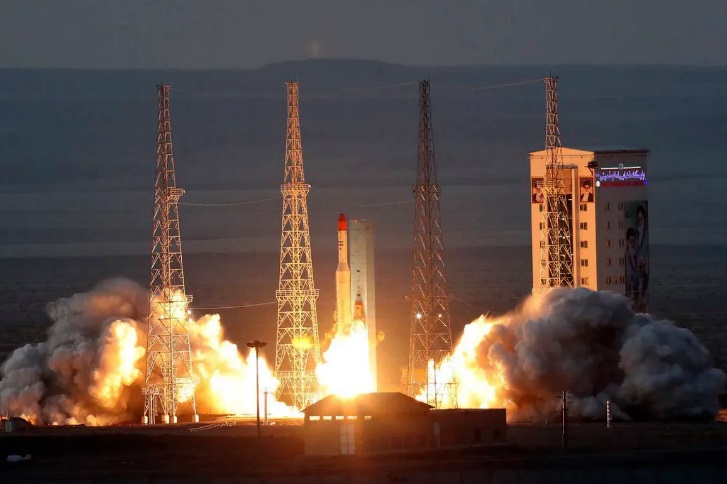 Irán lanza cohete al espacio y dispara temores de que esconda plan para fabricar misiles balísticos