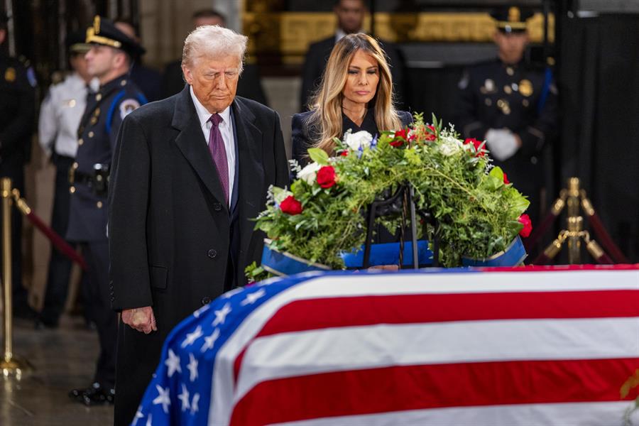 Trump rinde homenaje a Jimmy Carter