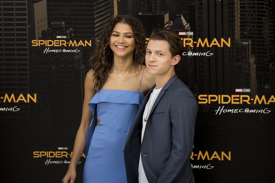 Zendaya y Tom Holland se comprometieron