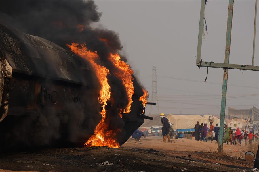 Al menos 70 muertos en la explosión de un camión cisterna en Nigeria