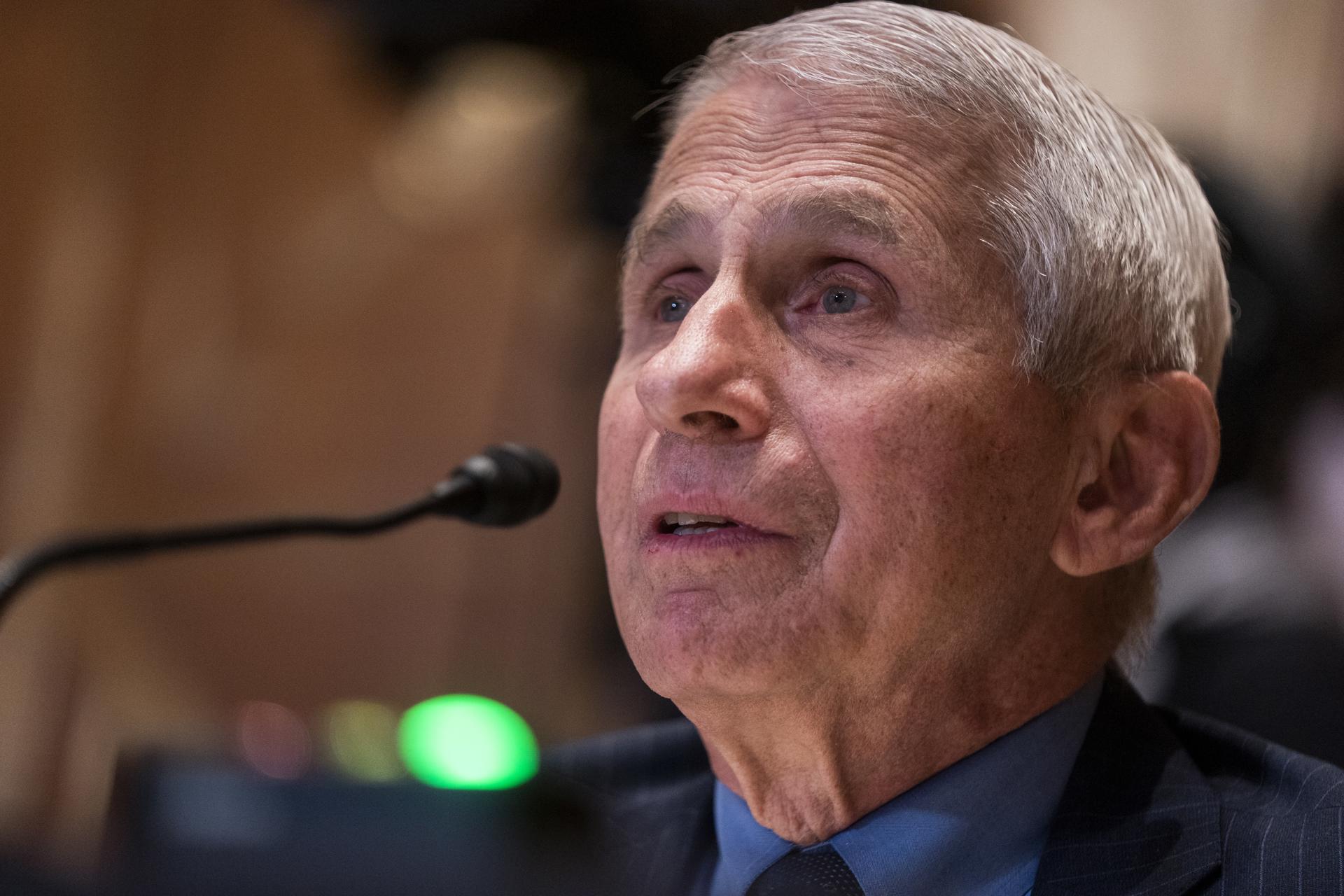 Trump retira escoltas a Anthony Fauci, cara del combate a pandemia del Covid-19