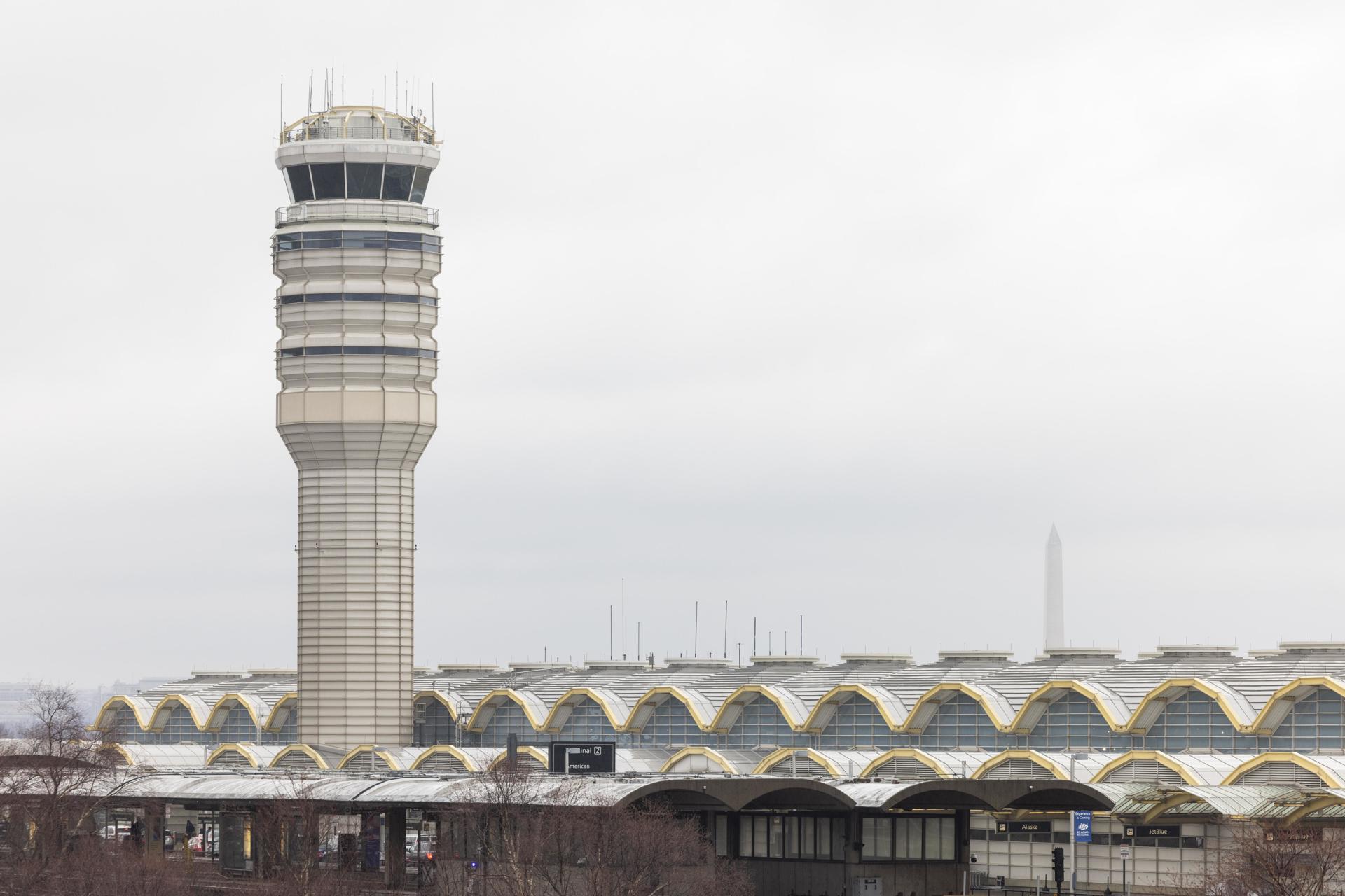 Aeropuerto de Washington tenía menos controladores en el momento del accidente