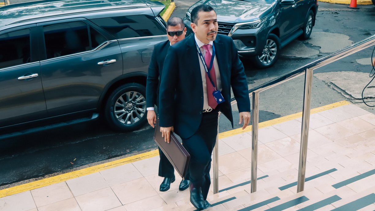 Ministro de la actual administración enfrenta audiencia en su contra