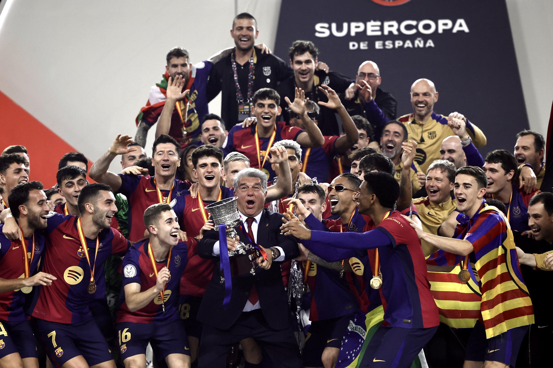 El Barça hace añicos al Madrid con una obra de arte en la final de la Supercopa