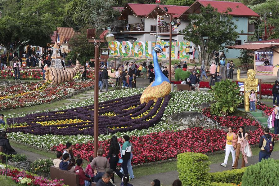 Miles de cuatro países y el café más caro del mundo engalanan la feria de las flores en Boquete