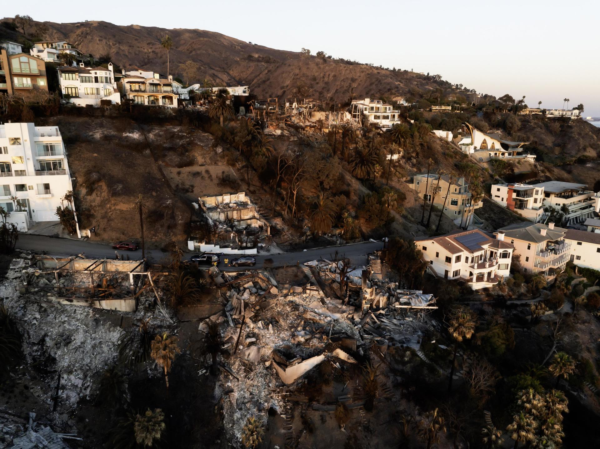 Incendio catastrófico en Los Ángeles supera límites humanos de extinción