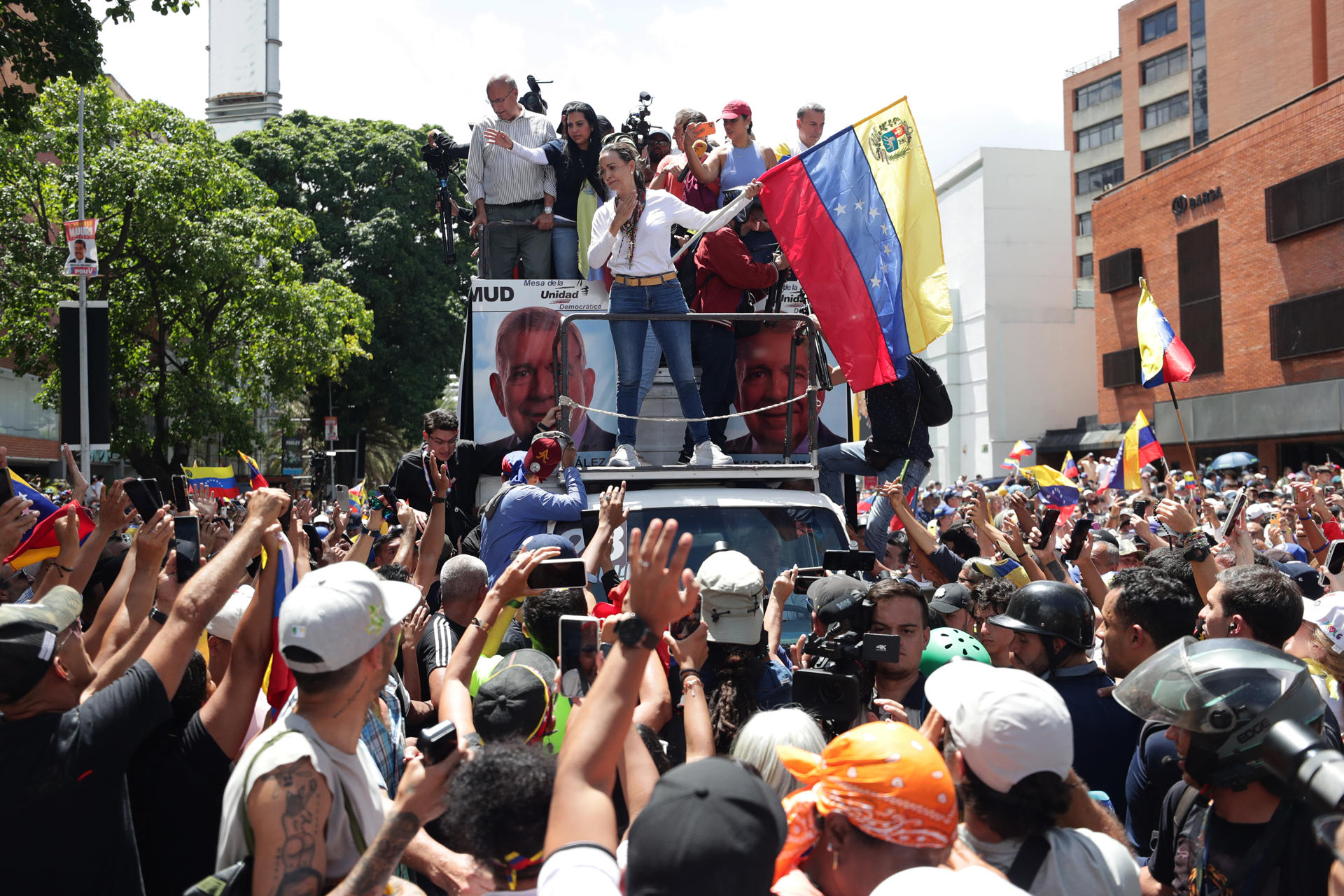 Oposición acusa al dictador Maduro de consumar un "golpe de Estado"